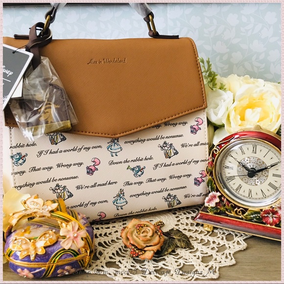 HP🎉 Loungefly Disney Alice in Wonderland Bag - Picture 8 of 8